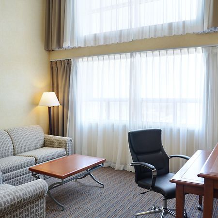 Holiday Inn Hotel & Suites London By Ihg Esterno foto