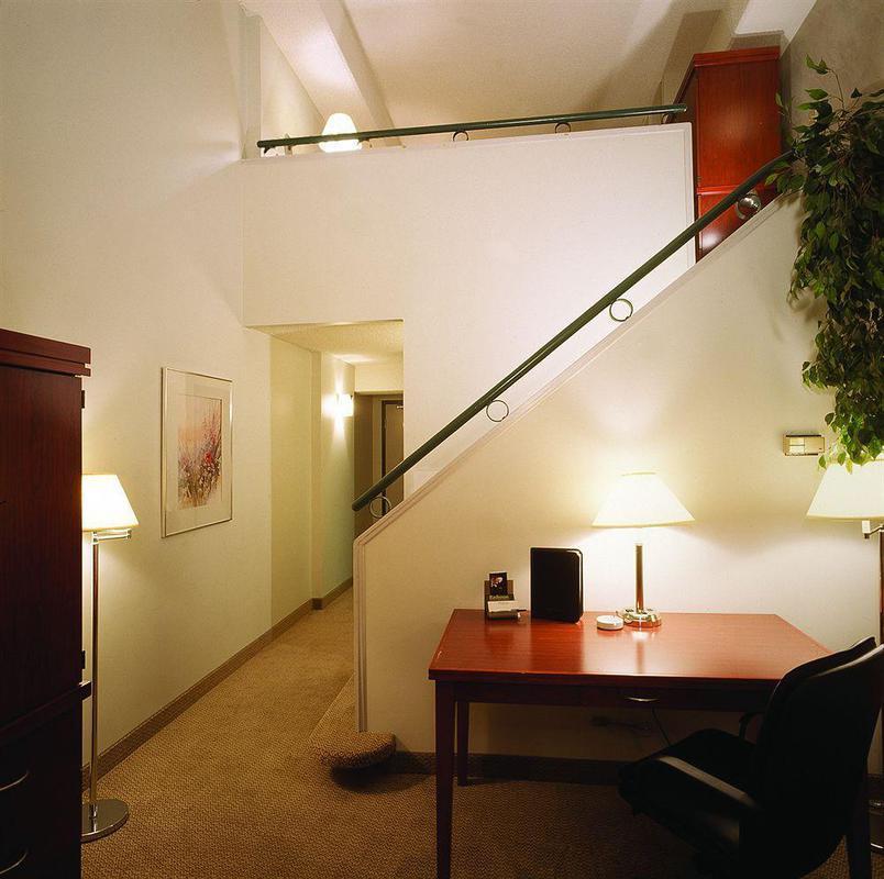 Holiday Inn Hotel & Suites London By Ihg Esterno foto