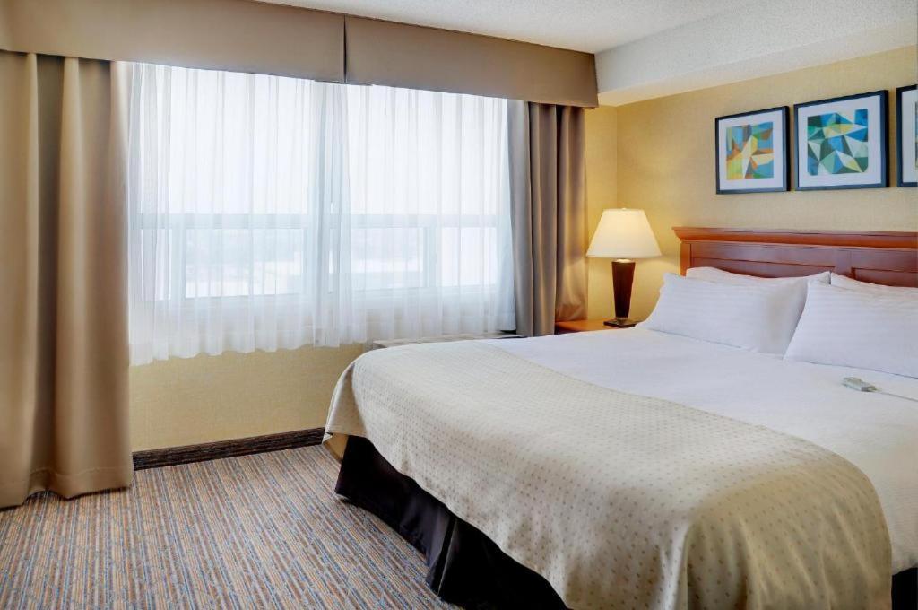 Holiday Inn Hotel & Suites London By Ihg Esterno foto