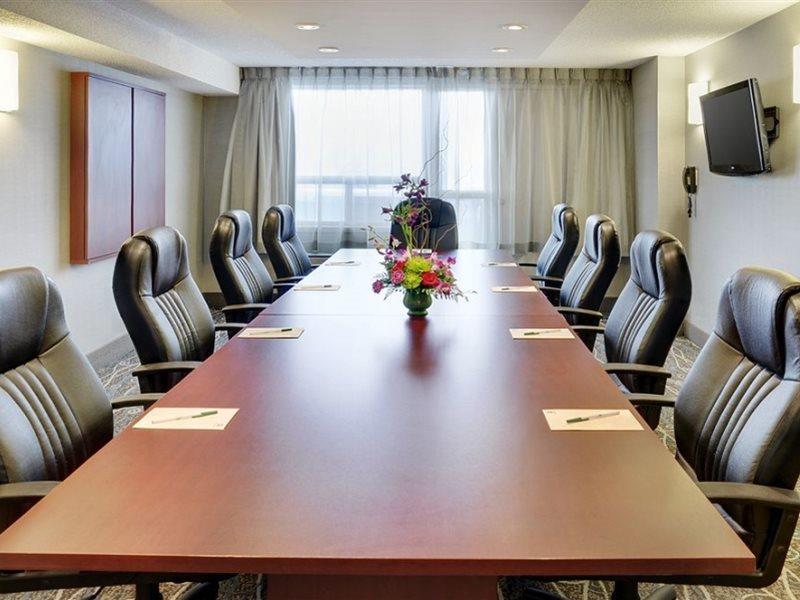 Holiday Inn Hotel & Suites London By Ihg Esterno foto
