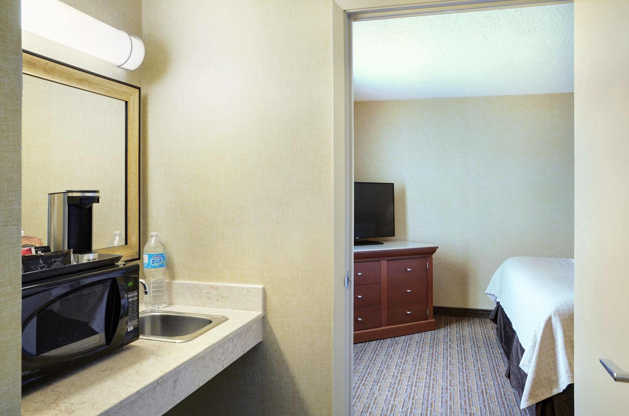 Holiday Inn Hotel & Suites London By Ihg Esterno foto