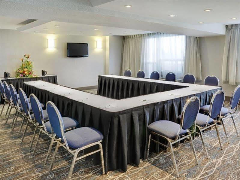 Holiday Inn Hotel & Suites London By Ihg Esterno foto
